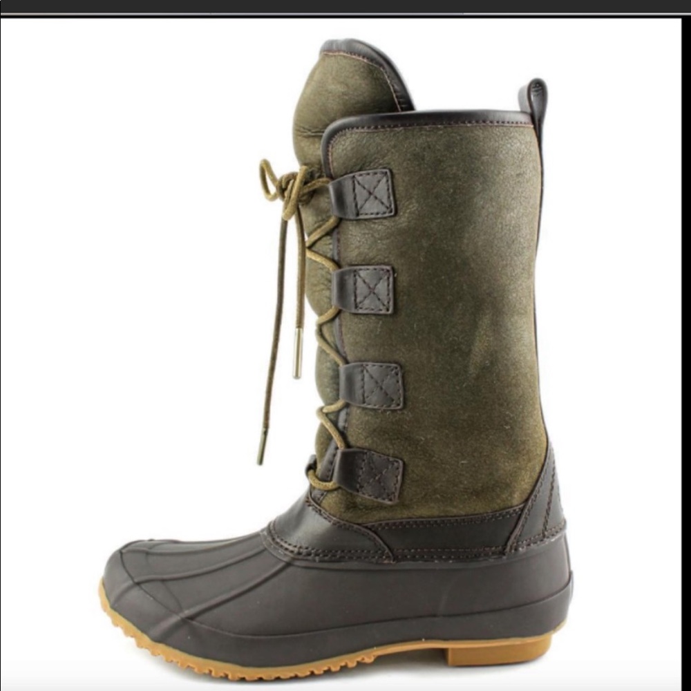 Barely Worn, warm, shearling. Lace-up, green and brown suede winter boots.